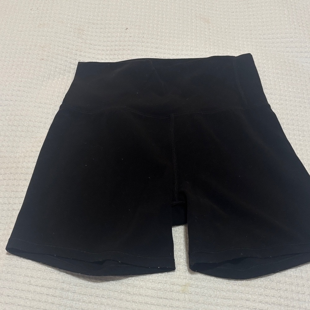 Vuori Women's Classic Black Bike Shorts